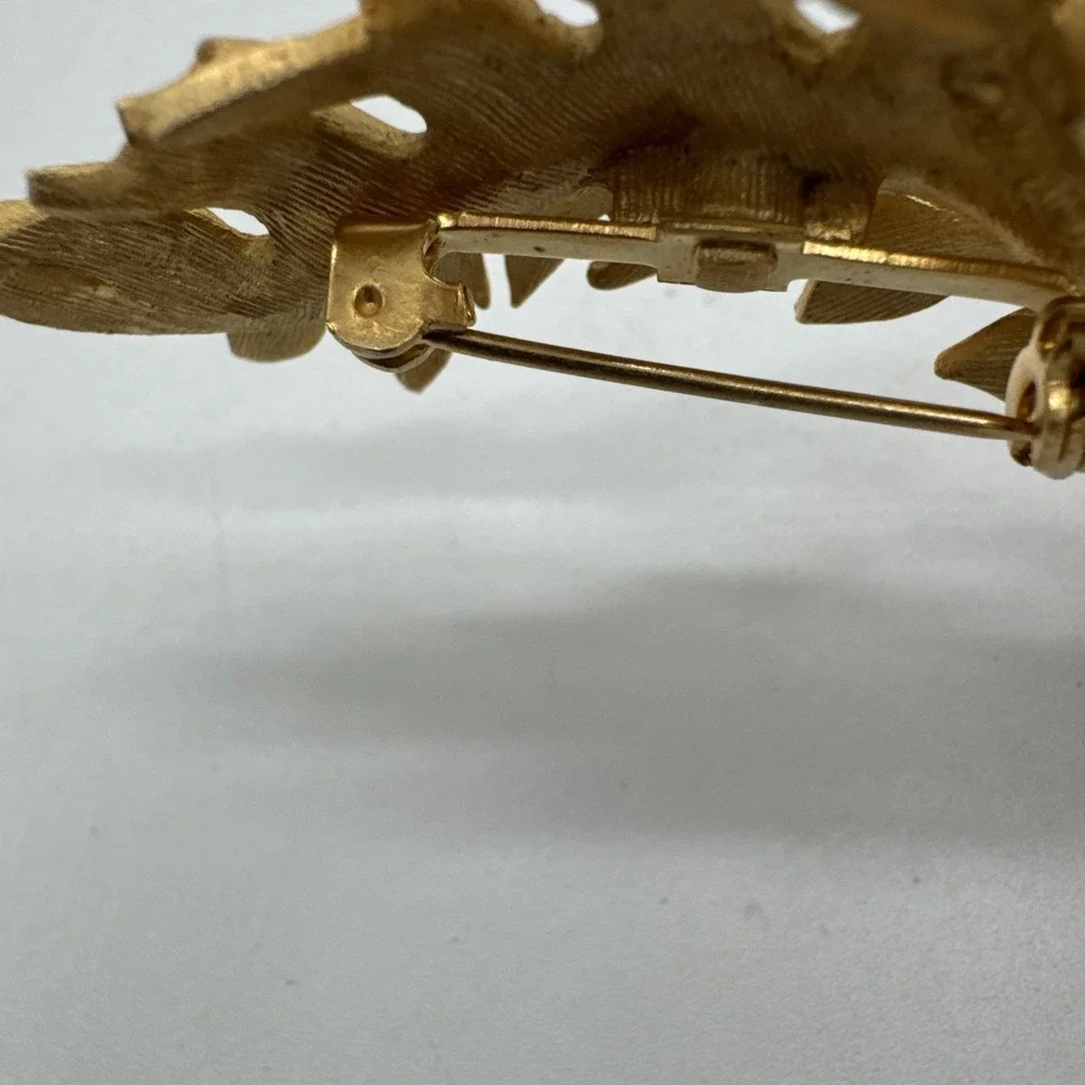 Signed CORO 1961 Vintage Gold Tone Feather Leaf Nature Brooch Pin 3